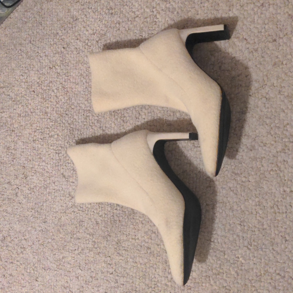 Size 6 1/2 White Fuzzy Booties